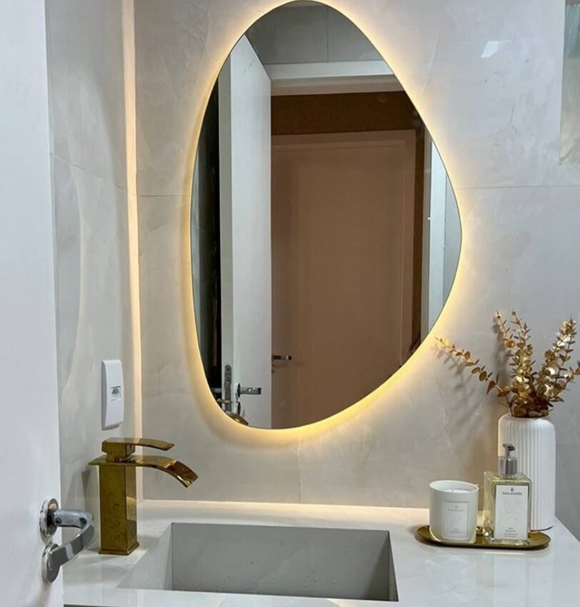 Espelho decorativo com iluminação de LED
